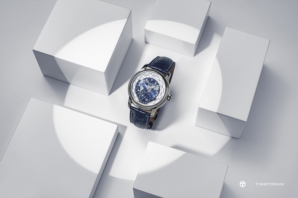 2022_Frederique_Constant_Classics_Worldtimer_Manufacture_FC-718NWWM4H6_Lifestyle_©Eric_Rossier_HD.jpg