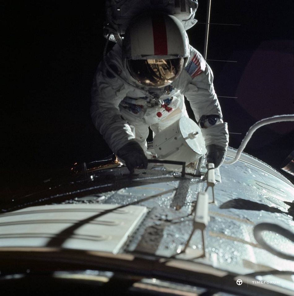 Apollo17_RonaldEvans_CourtesyOfNASA.jpg