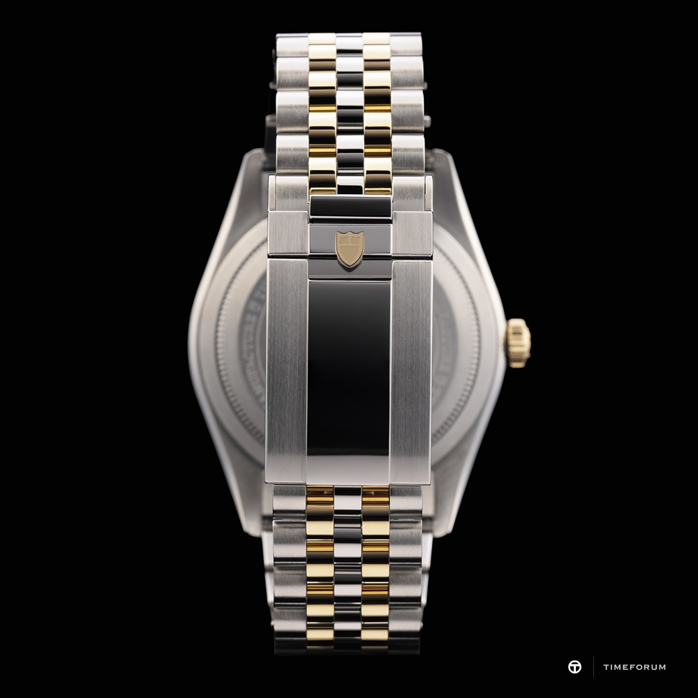 TUDOR-2022-S38-0067-H_HR.jpg