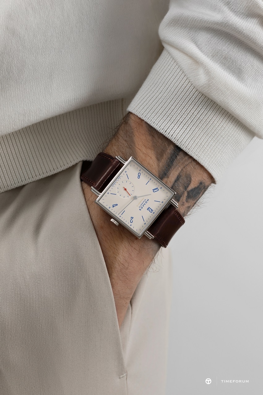 02 NOMOS Tetra neoma_off white wrist.jpg