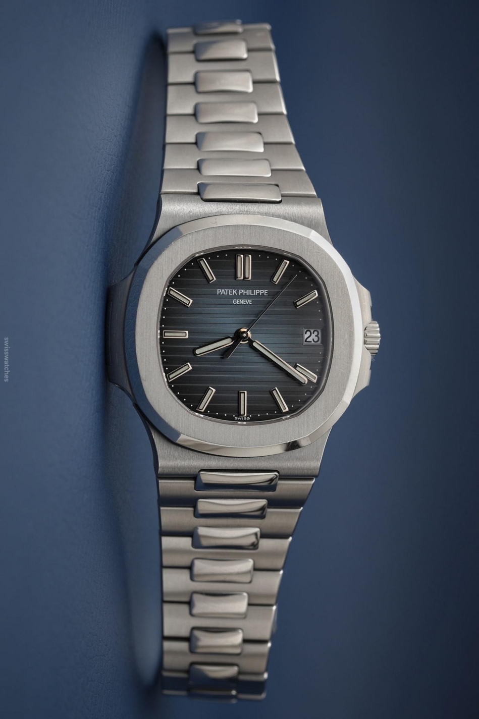 Patek-Nautilus-5711-in-Steel-with-blue-Dial-An-Icon-2048x1365.jpg