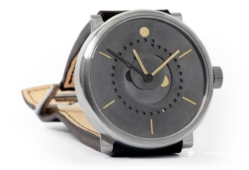 Ochs-und-Junior-Moon-Phase-Patina-01.jpg