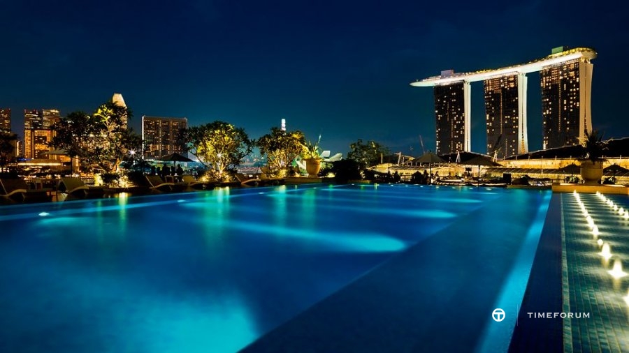 fullerton_bay_hotel_rooftop_infinity_pool.jpg