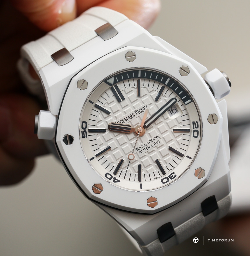 Audemars-Piguet-Royal-Oak-Offshore-Diver-White-Ceramic-2.jpg