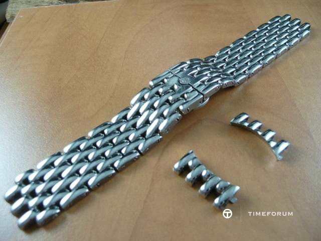 ChronoswissSteelBracelet.jpg