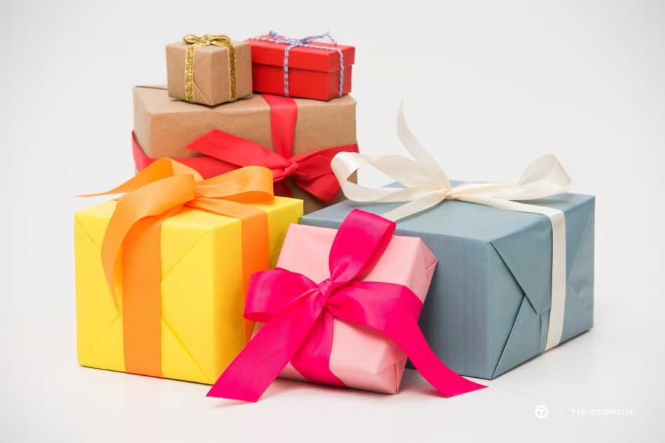 pile-of-gifts_gettyimages-925734776.jpg