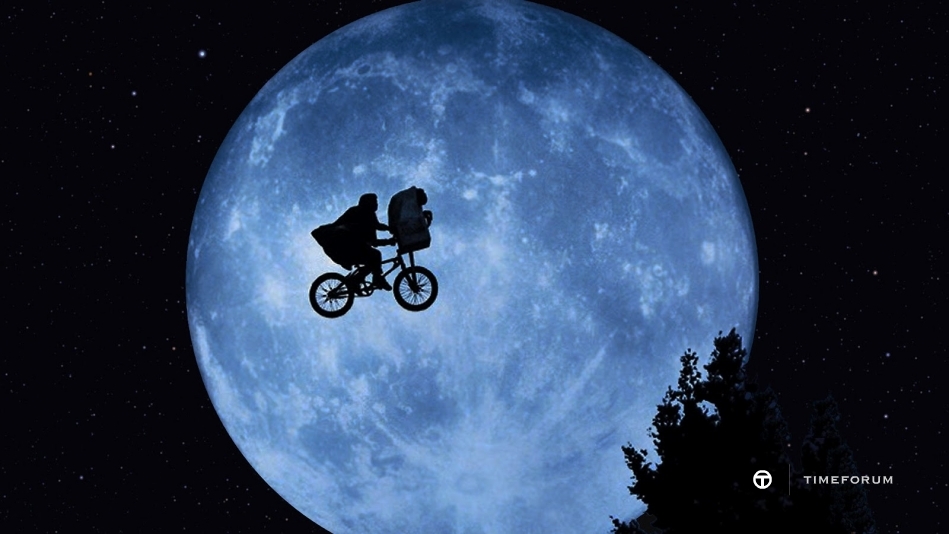 ET-moon.jpg