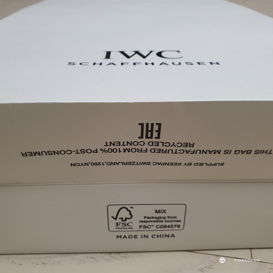 20191210_073458.jpg : (질문)뜬금없는 IWC 박스 질문 드려요.