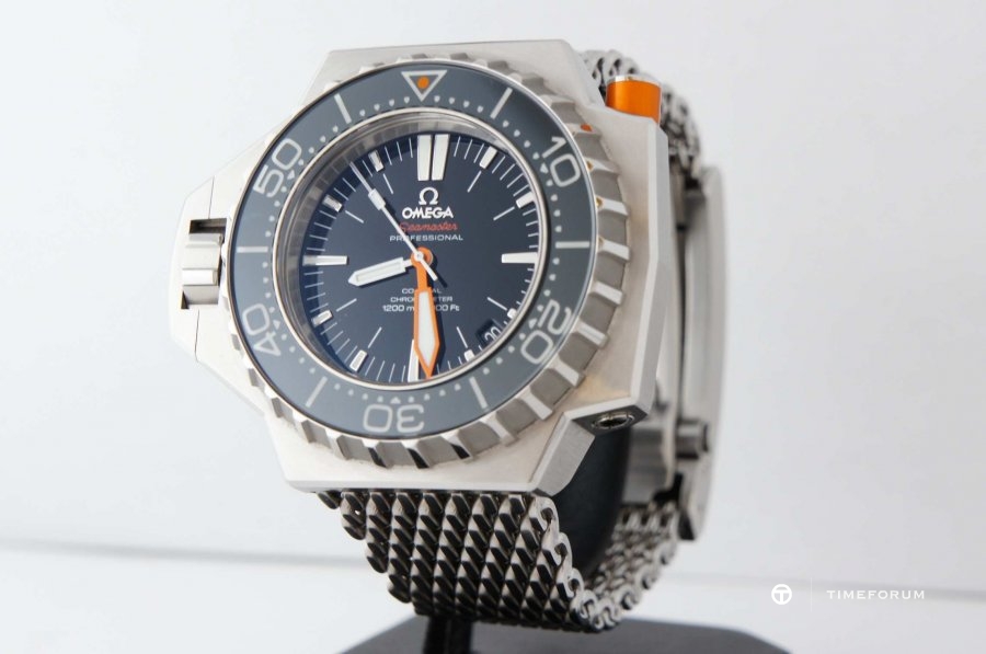 OMEGA-Ploprof-Diver-1200M-Diver-Stainless-Steel-INHOUSE-movement-01.jpg