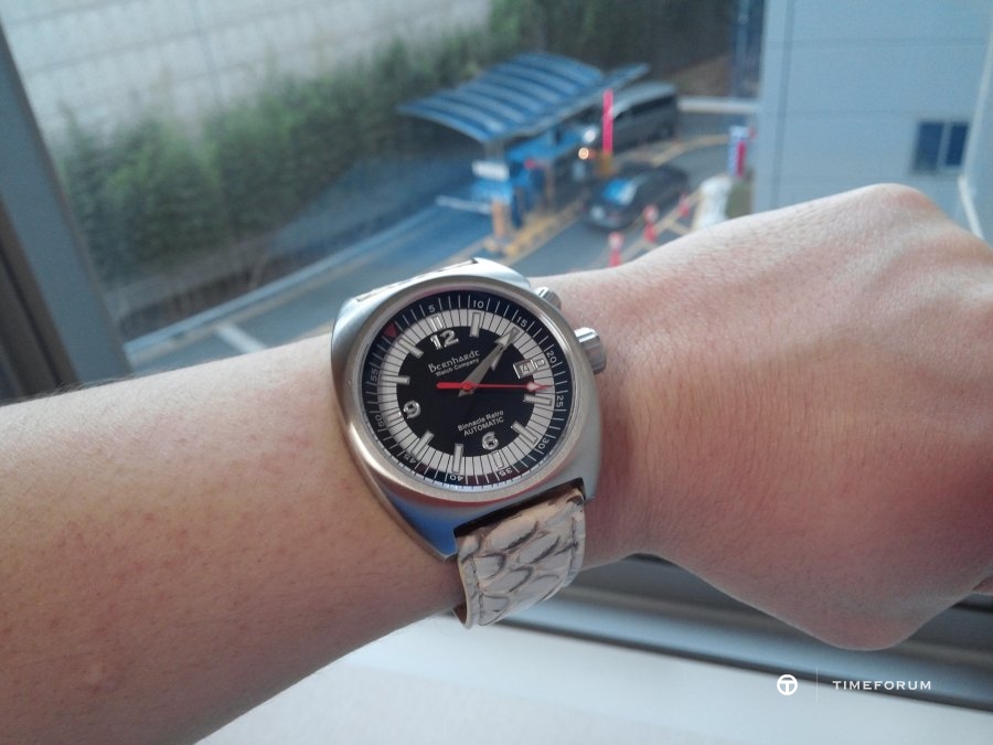 CAM05113.jpg : [스캔데이] Bernhardt Binnacle Retro on Creamy strap