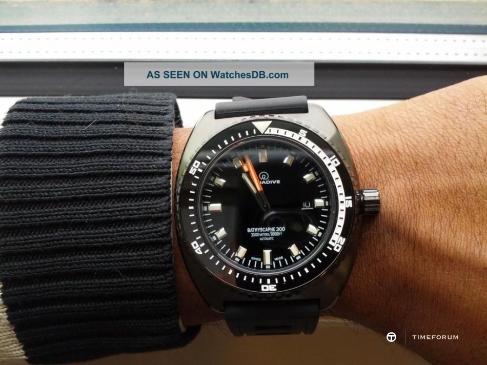 limited_edition_aquadive_300_dlc_auto_diver_watch___2012_model___2_lgw.jpg