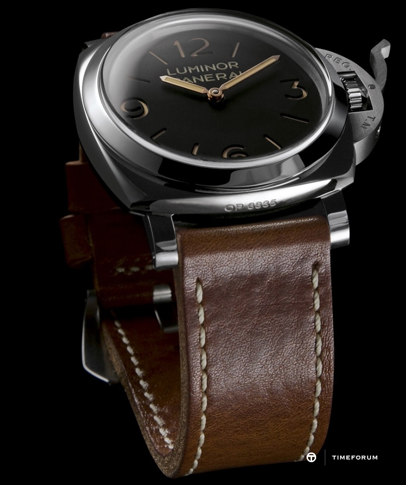 루미노르 1950 PAM372 측면.jpg