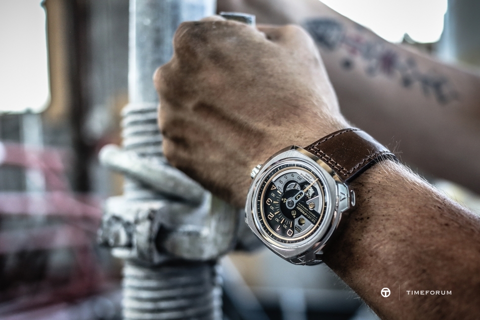 31082015_SevenFriday_V02_004.jpg