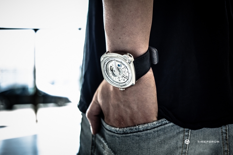 31082015_SevenFriday_V01_006.jpg