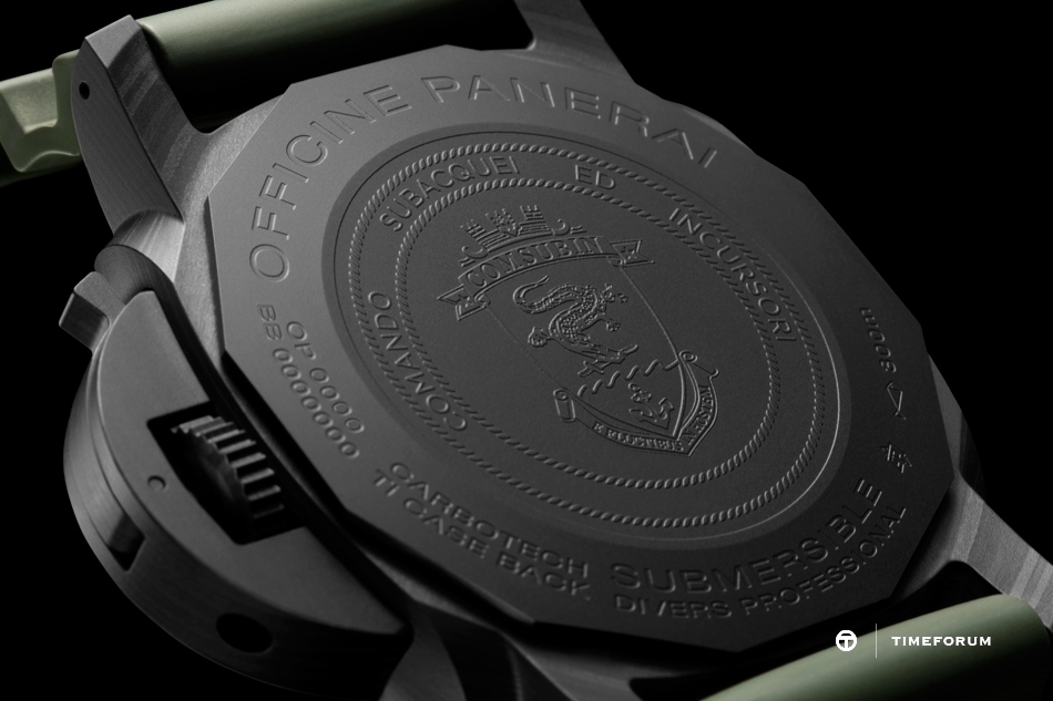 PANERAI_SUBMERSIBLE_MARINA_MILITARE_CARBOTECH_47MM_PAM00961_5.jpg