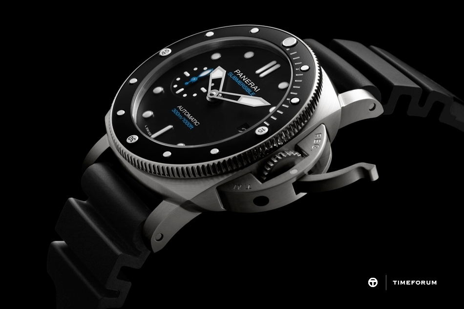 PANERAI_SUBMERSIBLE_42MM_PAM00683_3.jpg