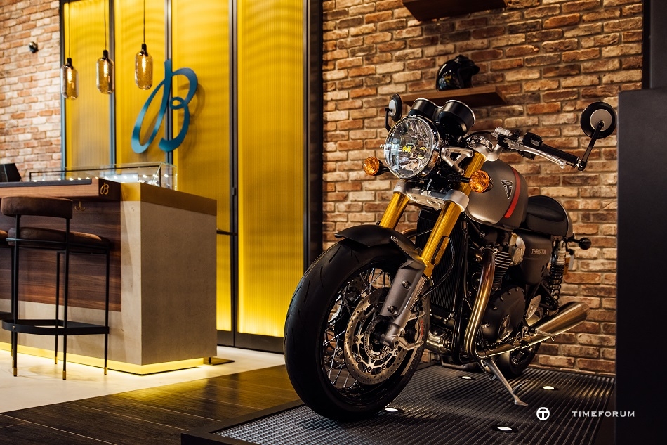 01_breitling-x-triumph_breitling-boutique-hamburg.jpg