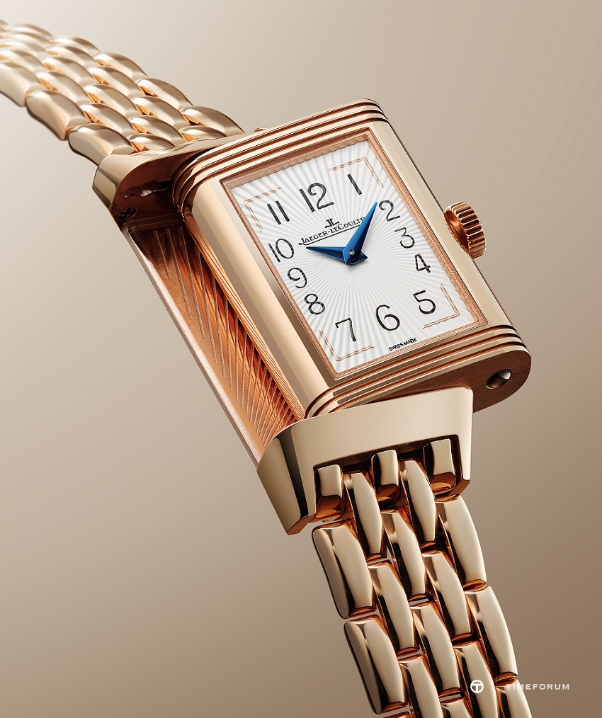 2021-reverso-one-q3352120-close-up.jpg