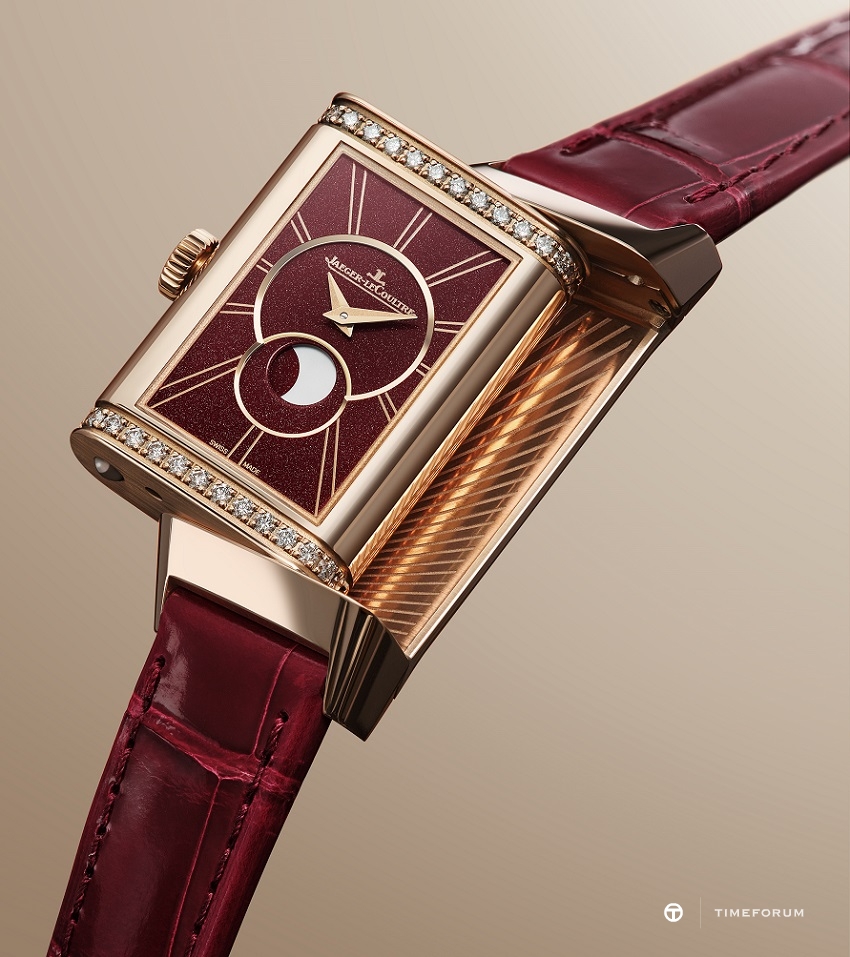 2021-reverso-one-q3352420-close-up.jpg