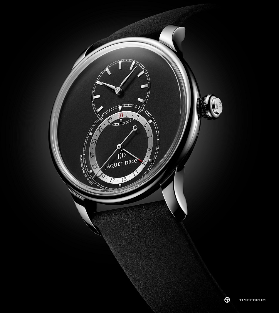 J007020349_GRANDE SECONDE-QUANTIEME MATTE BLACK_AMBIANCE.jpg