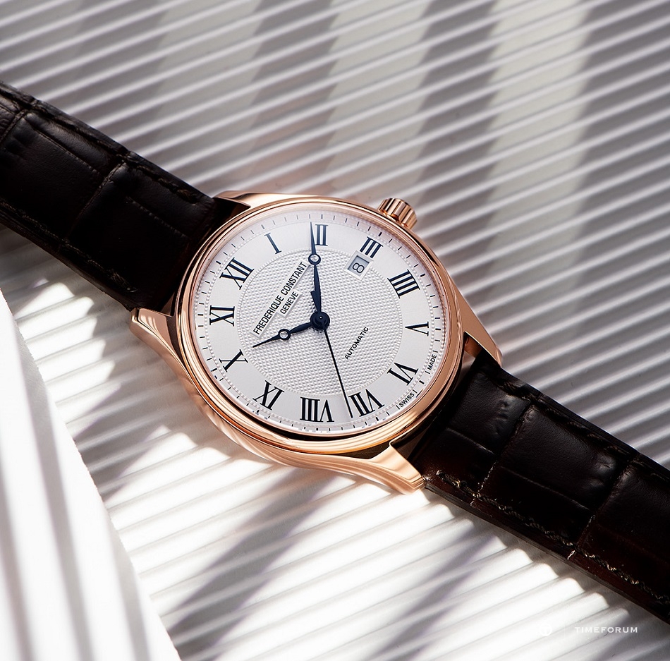 2022_Frederique_Constant_FC-303MC5B4_Classics_Index_Automatic_Detail_1_Photo©Eric_Rossier_SD.jpg