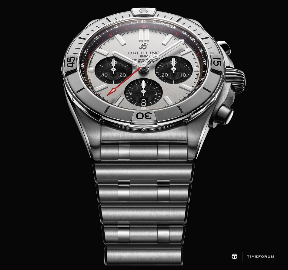 02_chronomat-b01-42-with-a-silver-dial-and-black-contrasting-chronograph-counters-2.jpg