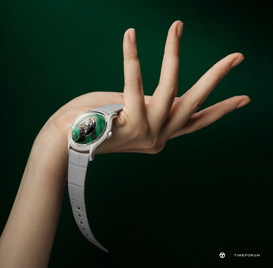 MBandF_LM-Flying-T_Malachite_Lifestyle2_Lres.jpg