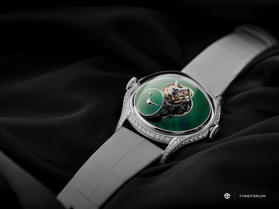 MBandF_LM-Flying-T_Malachite_Lifestyle3_Lres.jpg