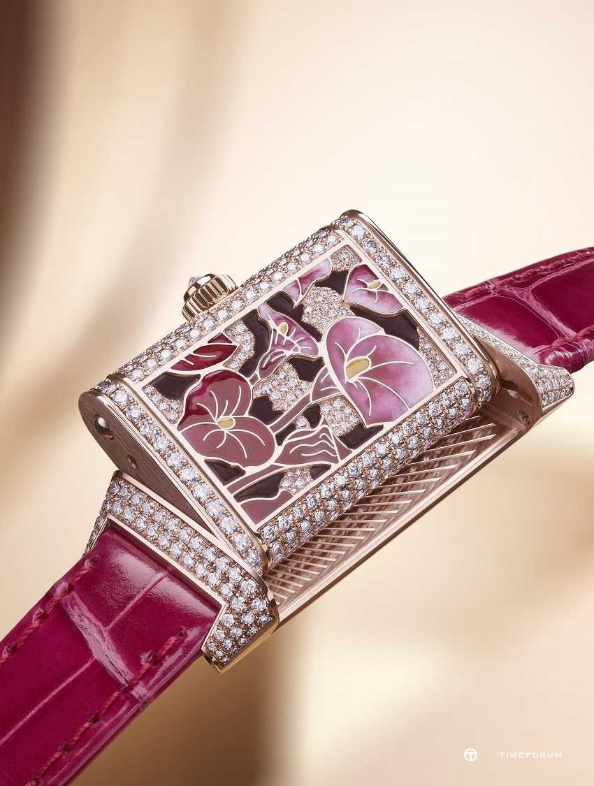 jlc-reverso-one-precious-flowers-q3292430-close-up.jpg