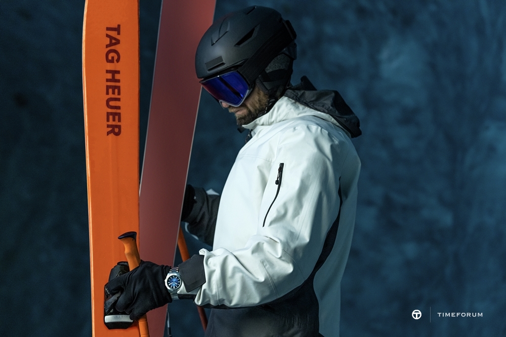 WBP2111.BA0627_Lifestyle_Ice_Skiing_Full-frame_RGB_009.jpg