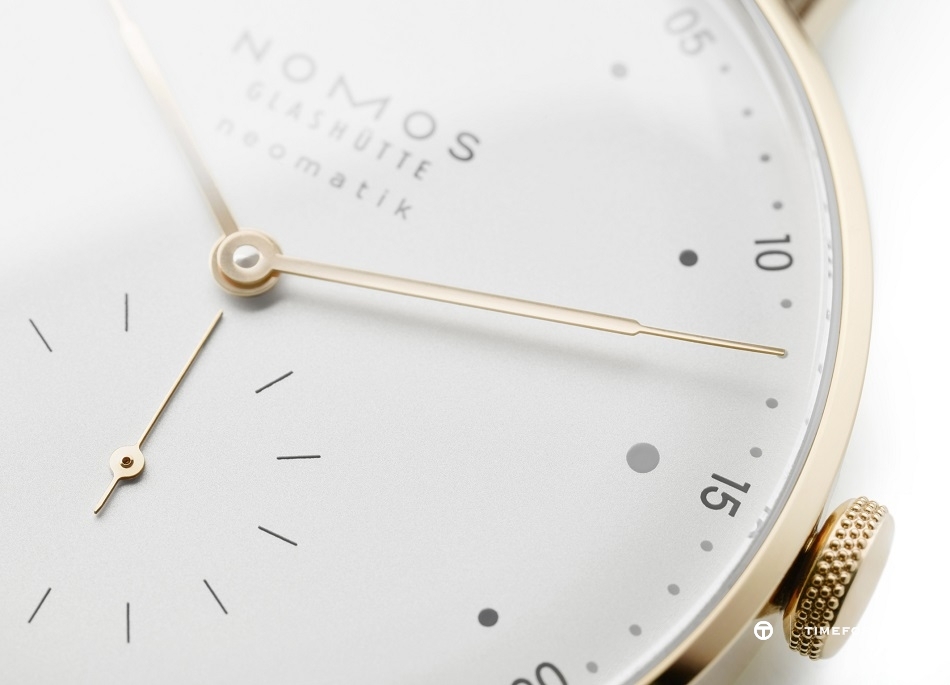 11_NOMOS_Metro_Rosegold_neomatik_39_detail_dial.jpg