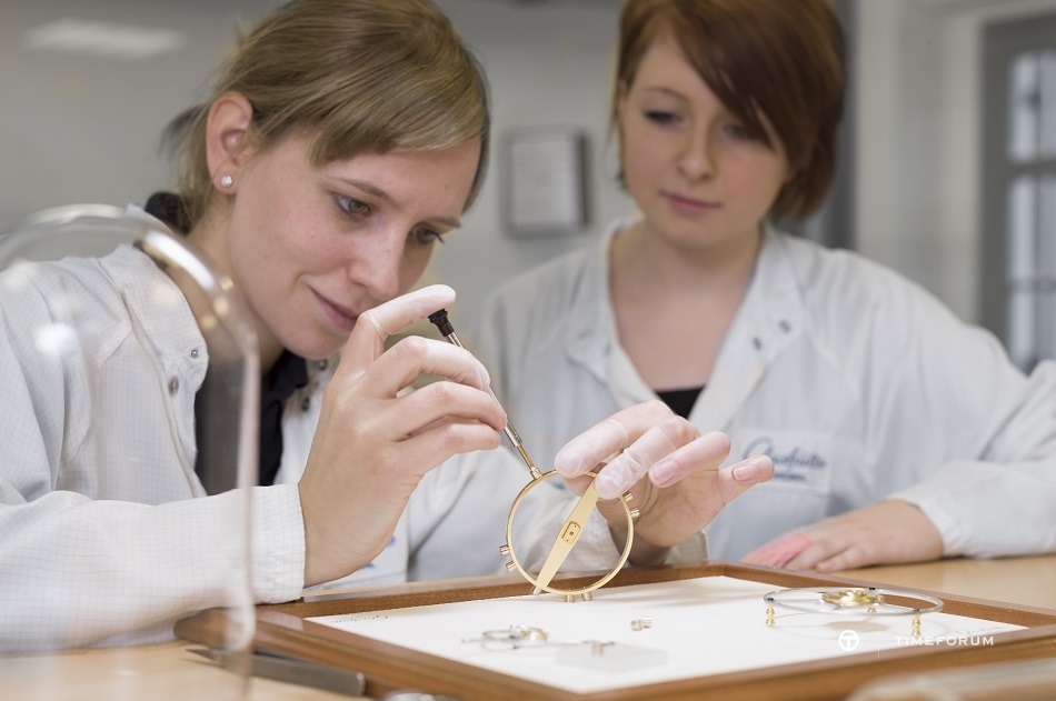 Manufacturing of the Glashütte Original MusicFestivalAward.jpg