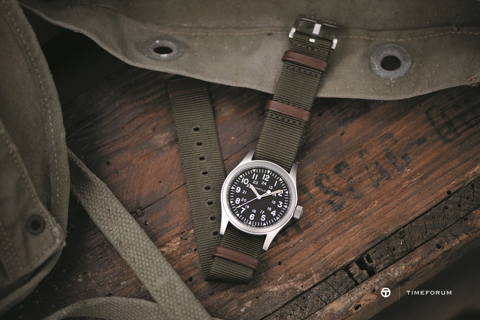 H69429931_Khaki Field Mechanical 38mm_Lifestyle 2 HR.jpg