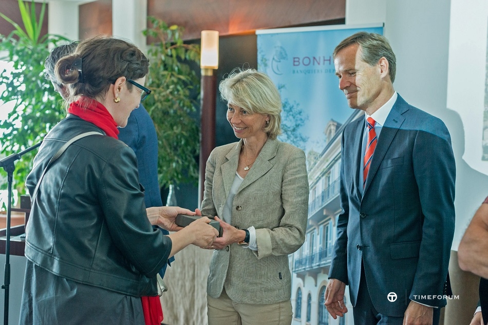 Peter_Stas_&_Aletta_Stas_Receiving_The_Shapers_Prize.jpg