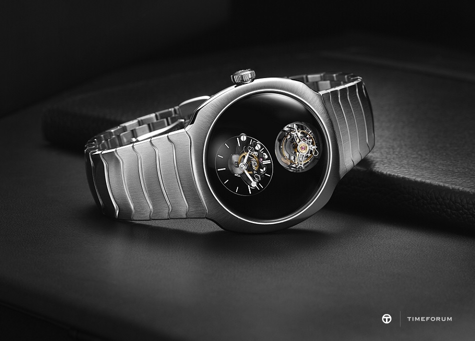 Streamliner Cylindrical Tourbillon Only Watch_6810-1200_Lifestyle_02.jpg