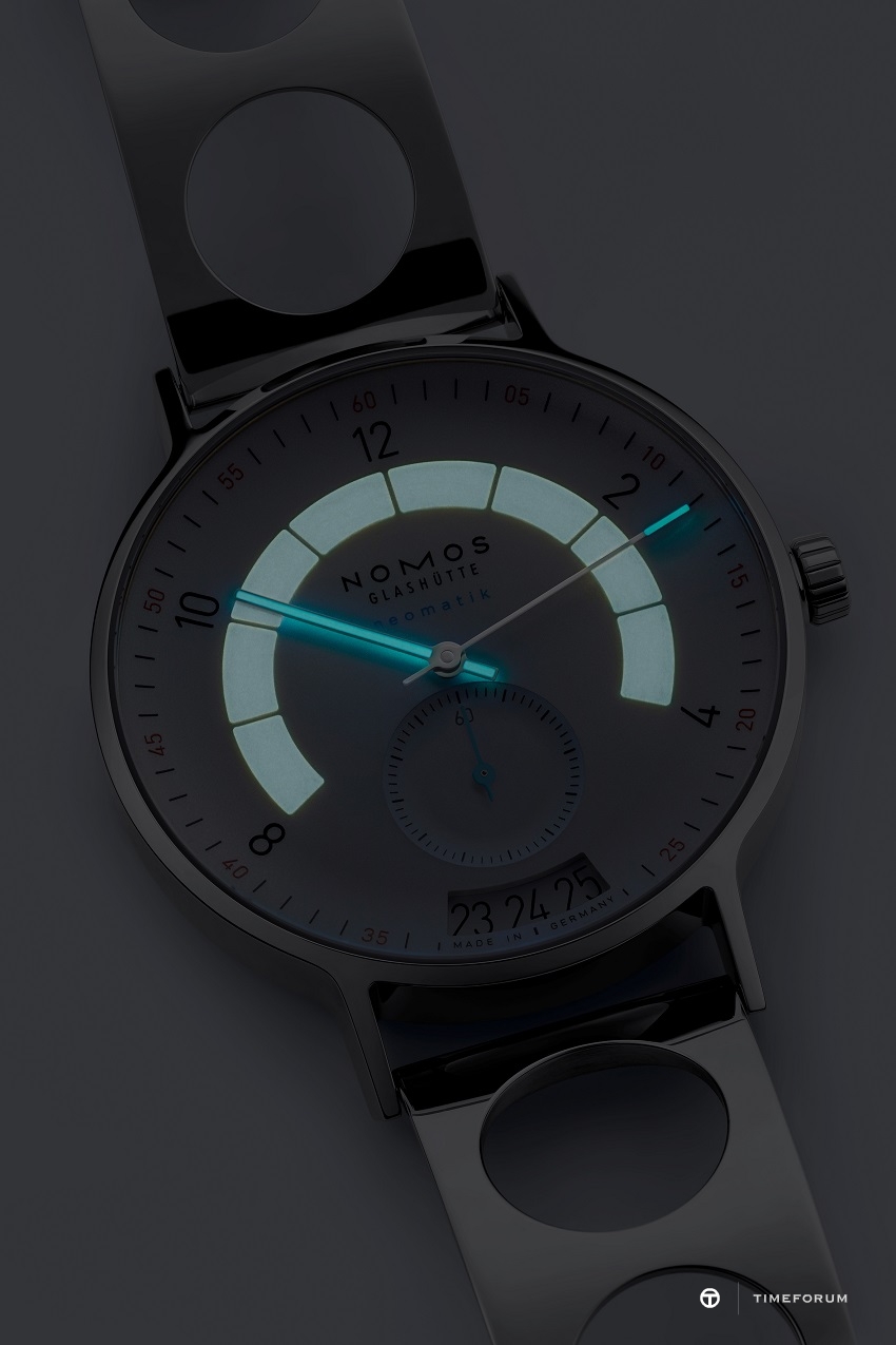 9 NOMOS Autobahn neo_3 Luminous Ring.jpg