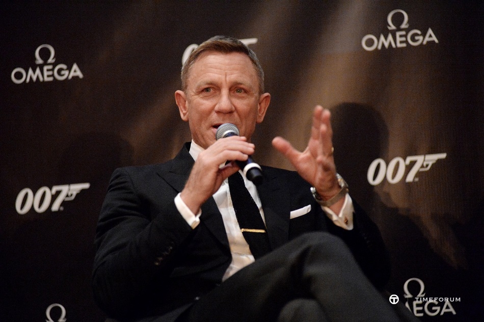 4_-daniel-craig-at-omega-press-conference_jpg.jpg