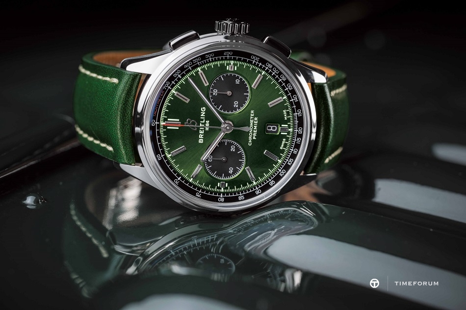 02_Premier_B01_Chronograph_42_Bentley_British_Racing_Green_with_a_British_racing_green_leather_strap.jpg