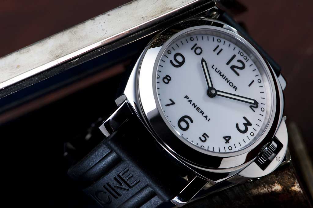 panerai-luminor-base-white-dial-pam114-04.jpg