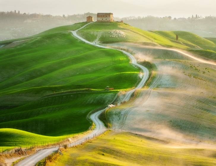 1343865128_K0X7biuW_500px___Photo__Farm_on_the_hill__by_Marcin_Sobas.jpg