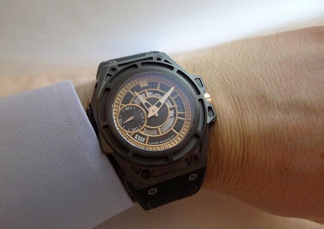 Linde-Werdelin-Spidolite-II-Black-Gold-watch-650x460.jpg