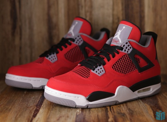 air-jordan-iv-toro-release-reminder-02-570x418.jpg