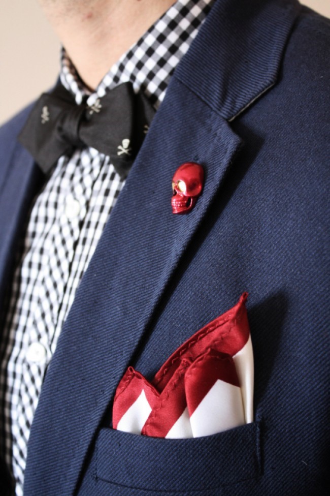 red-skull-lapelpin-men-bow-tie-e1364390449397.jpg