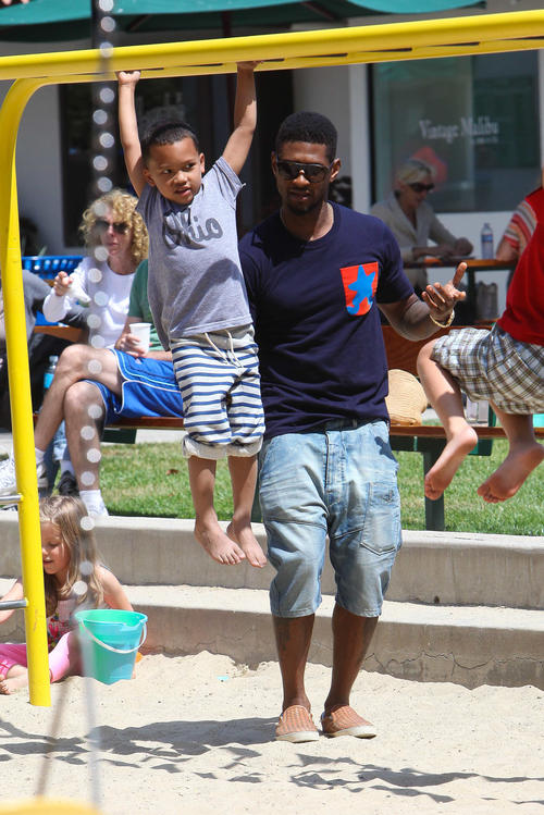 Usher-Raymond-Gstar-marc-newson-pocket-shirt-Fisk-Denim-shorts-Bottega-Veneta-Intrecciato-Slip-On-Sneakers-1.jpg