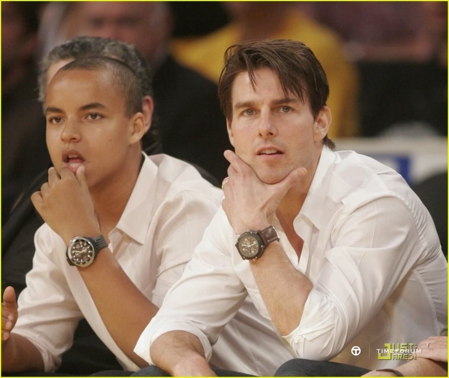 Tom-at-LA-Lakers-game-tom-cruise-4.jpg