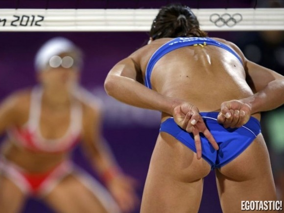 best-of-butt-shots-from-womens-beach-volleyball-10-580x435.jpg