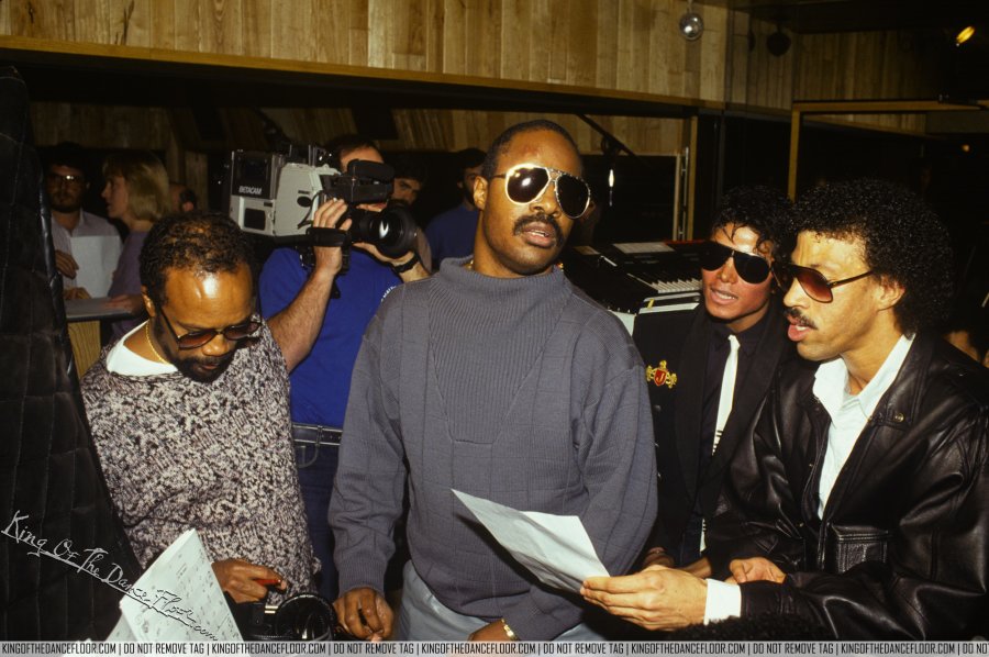 we-are-the-world-making-of-mj-behind-the-scenes-19632815-2000-1331.jpg