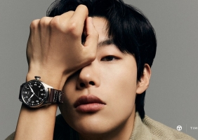 배우 류준열과 함께 한 IWC 빅 파일럿 워치 프로젝트 & IWC 파일럿 워치 컬렉션 카카오톡 이모티콘 출시